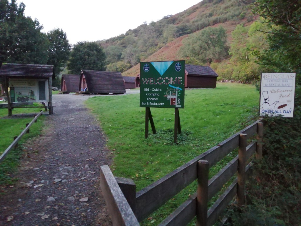 west highland way, scotland, campsite, beinglas campsite, sign, wigwams, fence